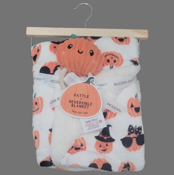 Modern Baby Other - Modern Baby Reversible Snuggle Blanket with Rattle